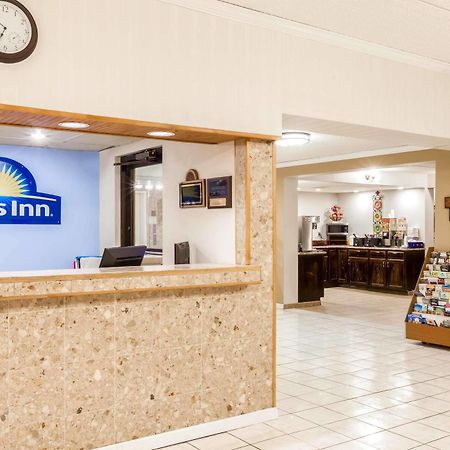 Days Inn Syracuse East Syracuse Exteriör bild