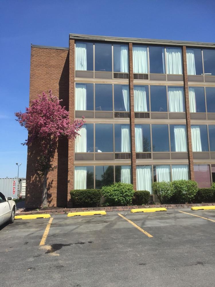 Days Inn Syracuse East Syracuse Exteriör bild