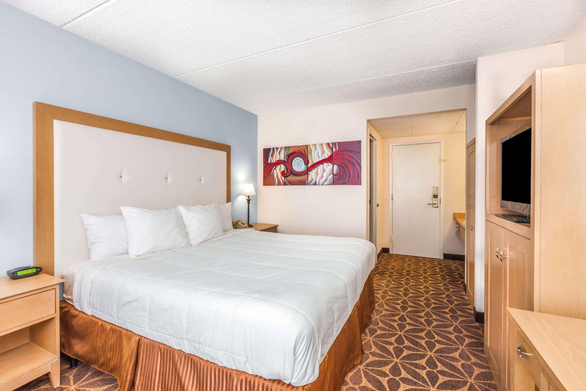 Days Inn Syracuse East Syracuse Exteriör bild