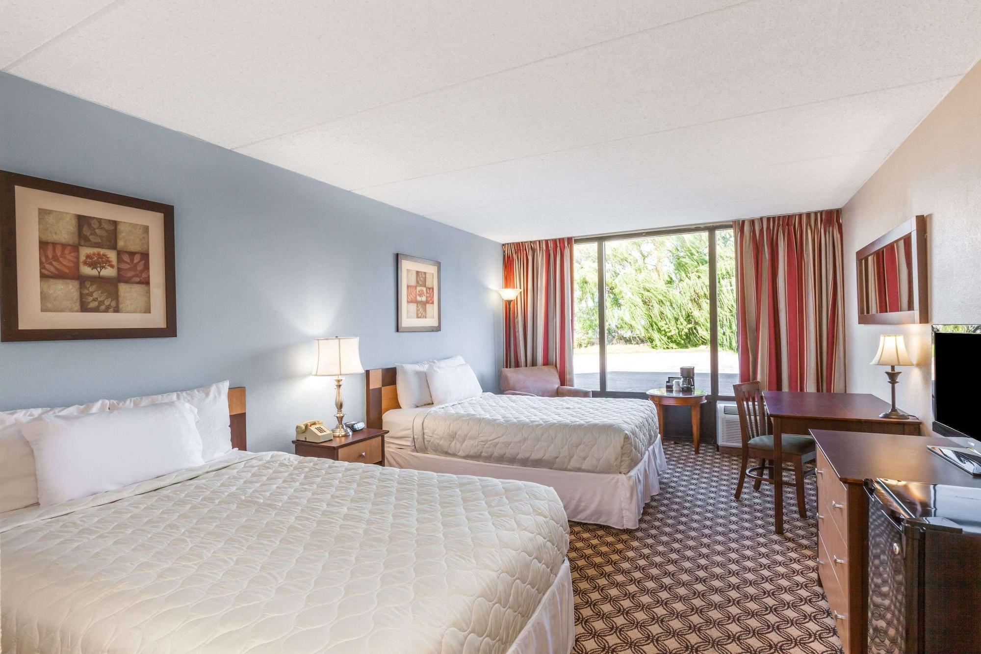 Days Inn Syracuse East Syracuse Exteriör bild