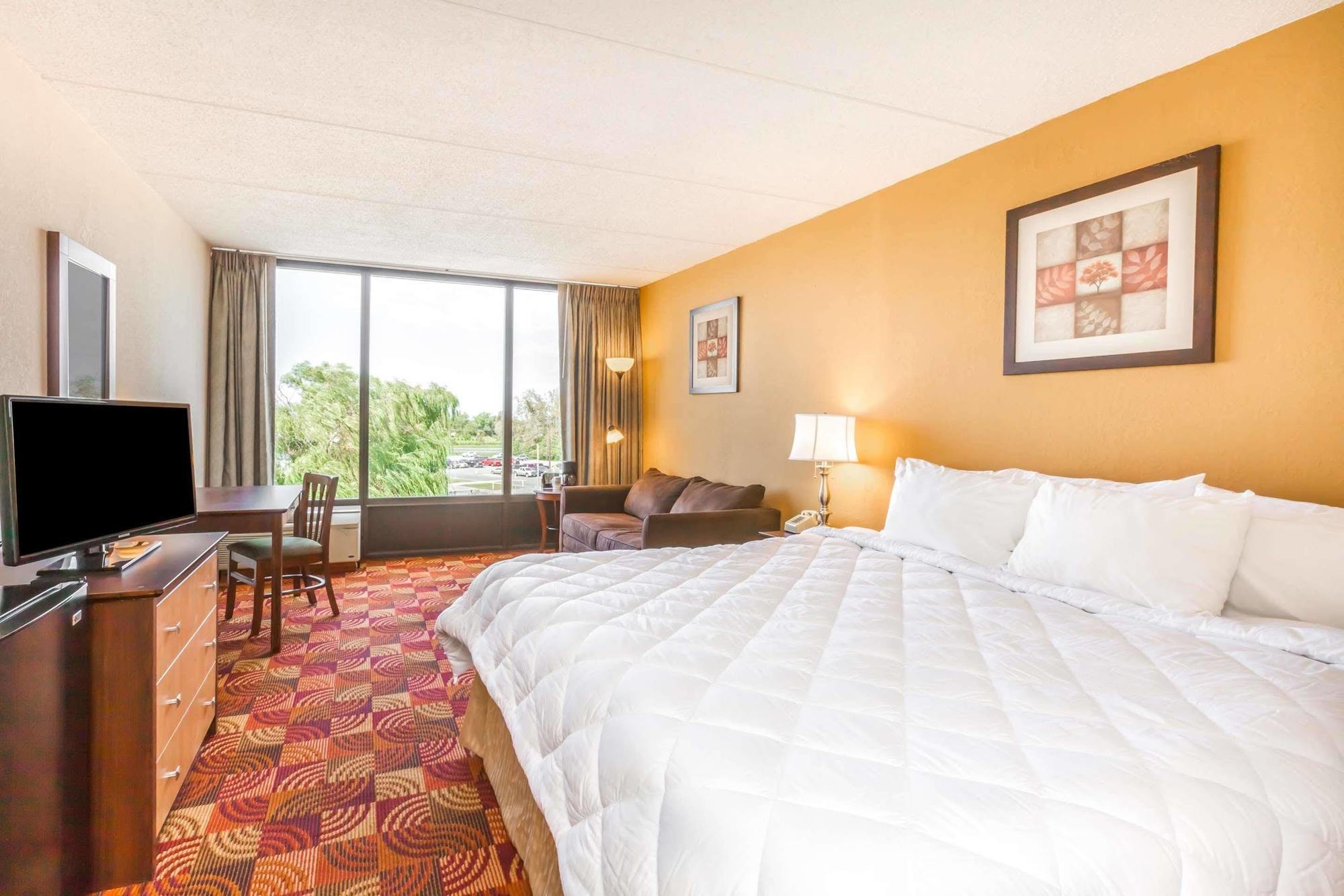 Days Inn Syracuse East Syracuse Exteriör bild